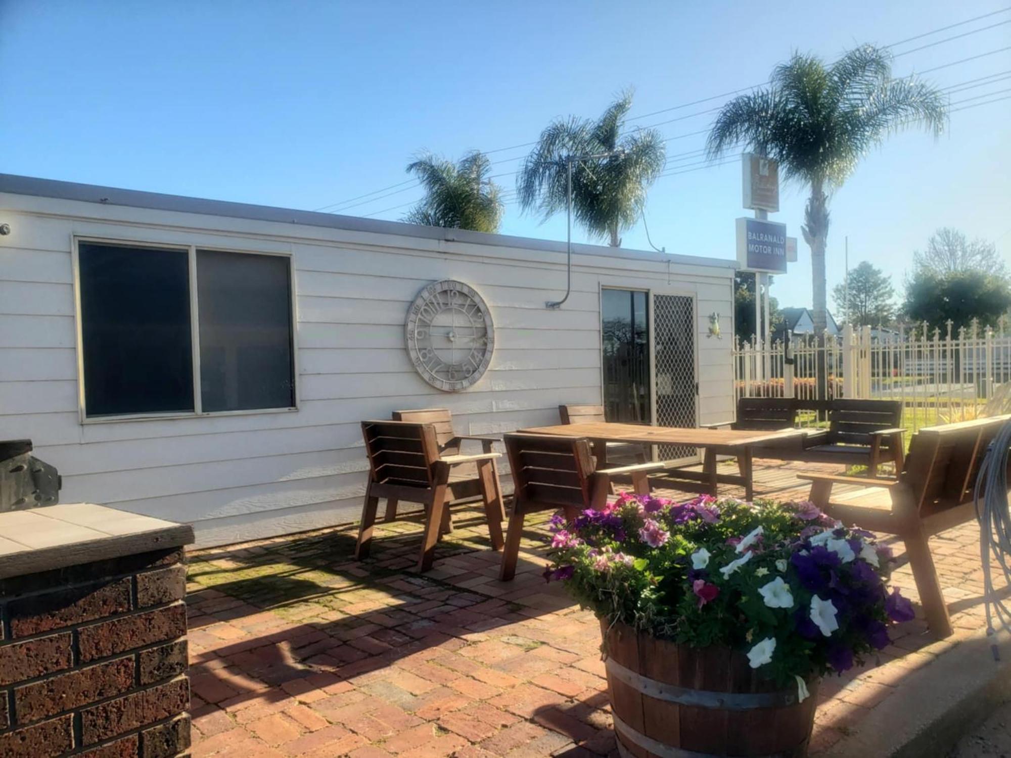 Balranald Motor Inn ภายนอก รูปภาพ